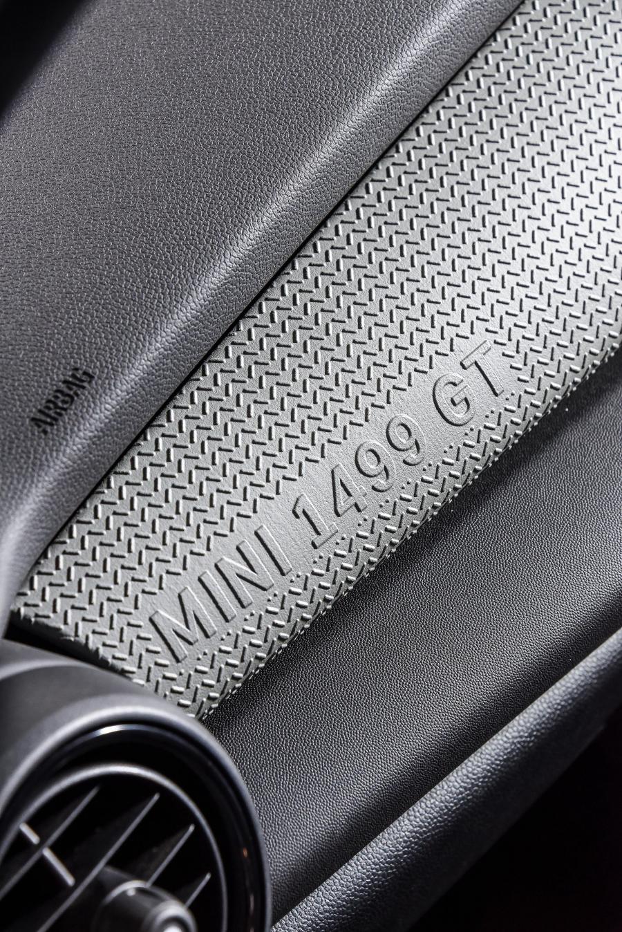 Детали интерьера Mini Cooper 1499 GT 2018 года  (ZA) (фото 9 из 25)